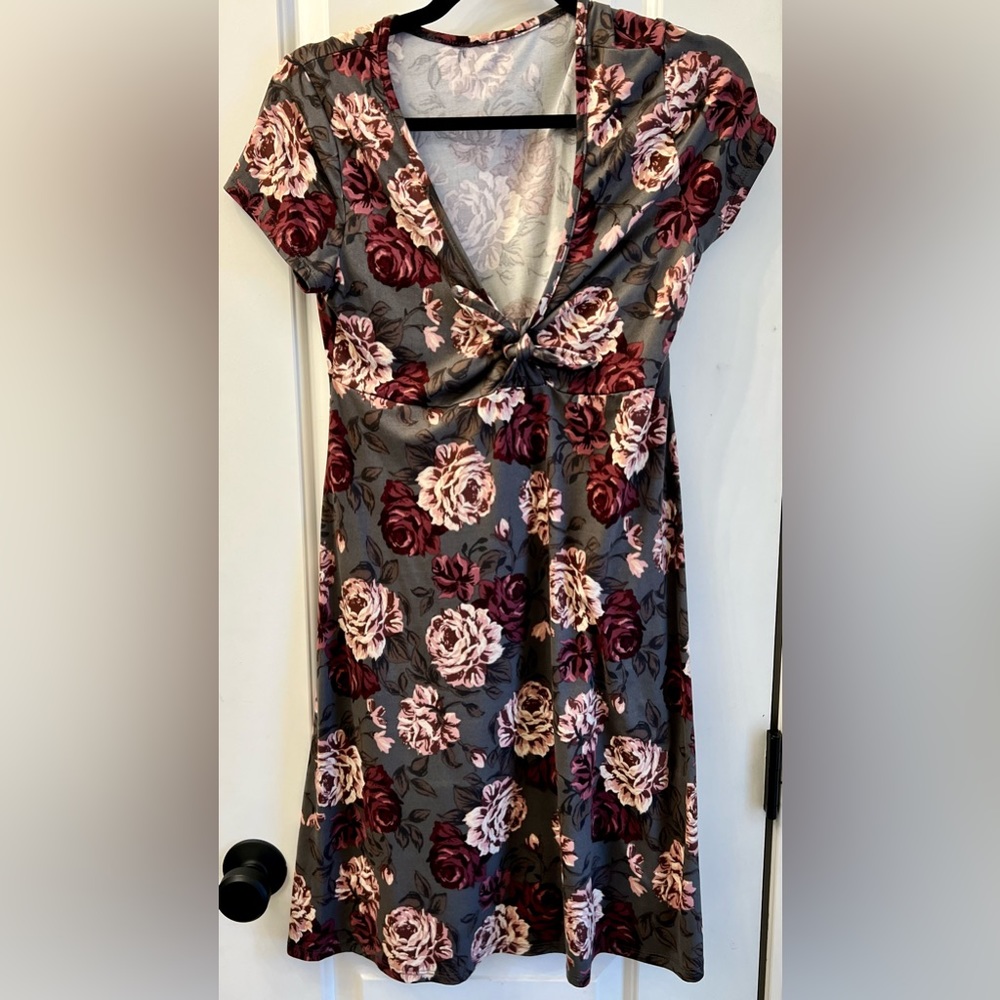 Dress-Unbranded size Medium Floral Deep V Dress